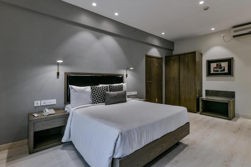 Sun-N-Sand Suites, Shirdi Zewnętrze zdjęcie