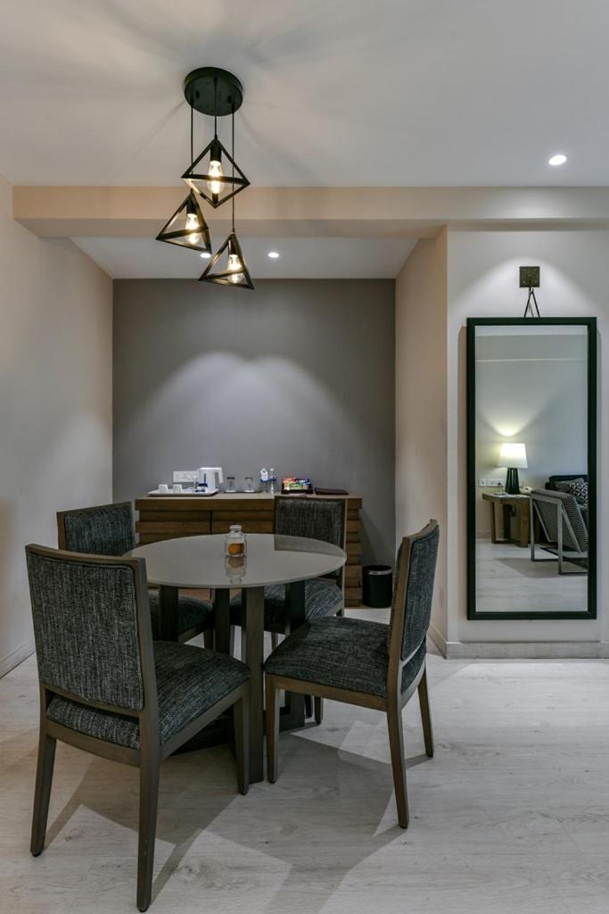 Sun-N-Sand Suites, Shirdi Zewnętrze zdjęcie