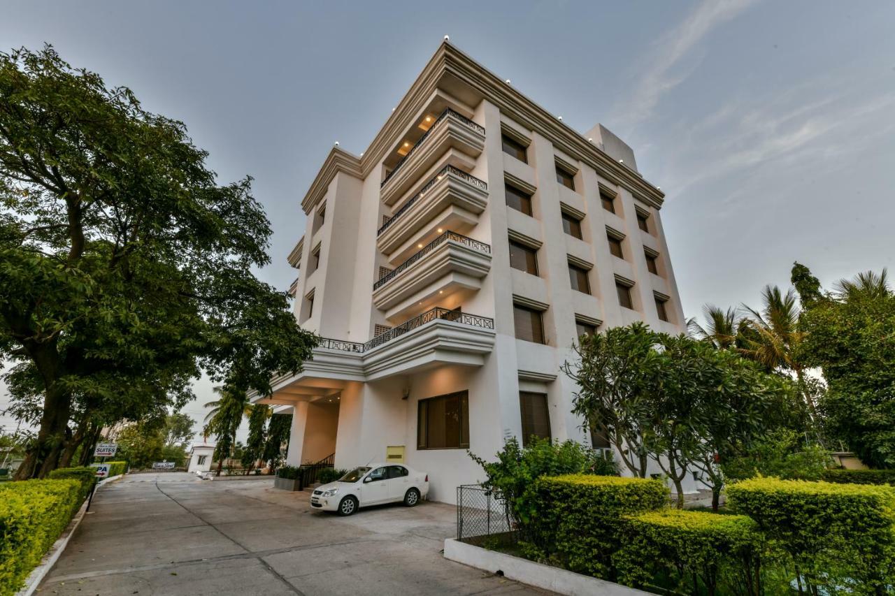 Sun-N-Sand Suites, Shirdi Zewnętrze zdjęcie